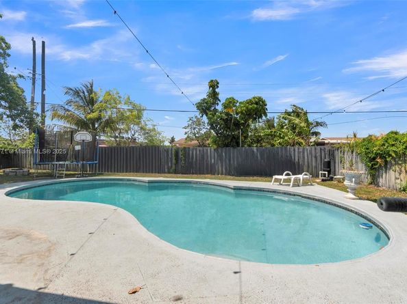 1371 NW 198th St, Miami Gardens FL 33169