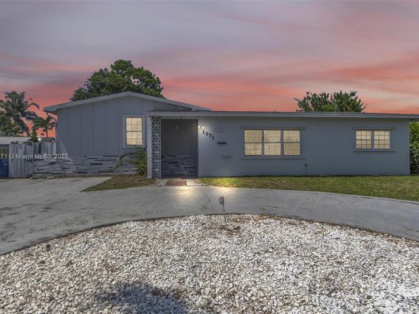 1371 NW 198th St, Miami Gardens FL 33169