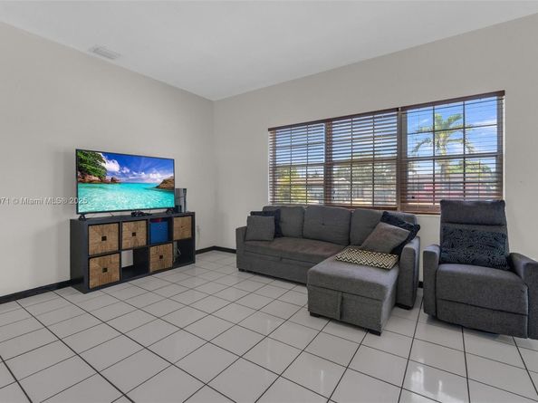 1371 NW 198th St, Miami Gardens FL 33169