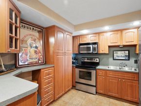 437 Golden Isles Dr 9H, Hallandale Beach FL 33009