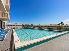 437 Golden Isles Dr 9H, Hallandale Beach FL 33009
