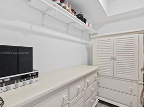 437 Golden Isles Dr 9H, Hallandale Beach FL 33009