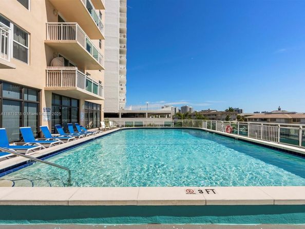 437 Golden Isles Dr 9H, Hallandale Beach FL 33009