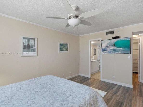 437 Golden Isles Dr 9H, Hallandale Beach FL 33009