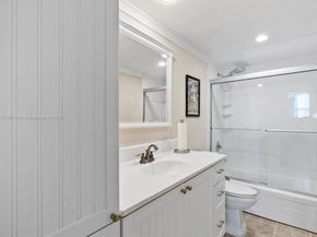 437 Golden Isles Dr 9H, Hallandale Beach FL 33009