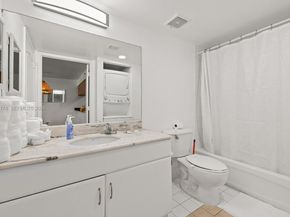 1200 Brickell Bay Dr 2414, Miami FL 33131