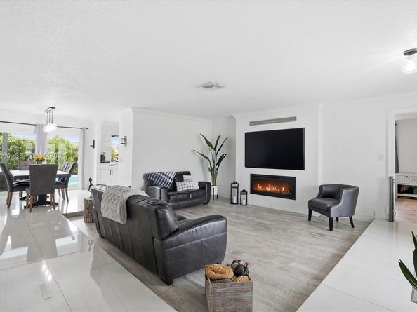 11920 NW 31st Pl, Sunrise FL 33323