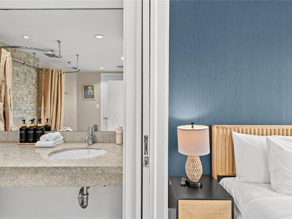 1060 Ocean Dr D302, Miami Beach FL 33139