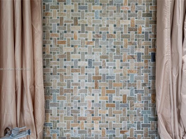 1060 Ocean Dr D302, Miami Beach FL 33139