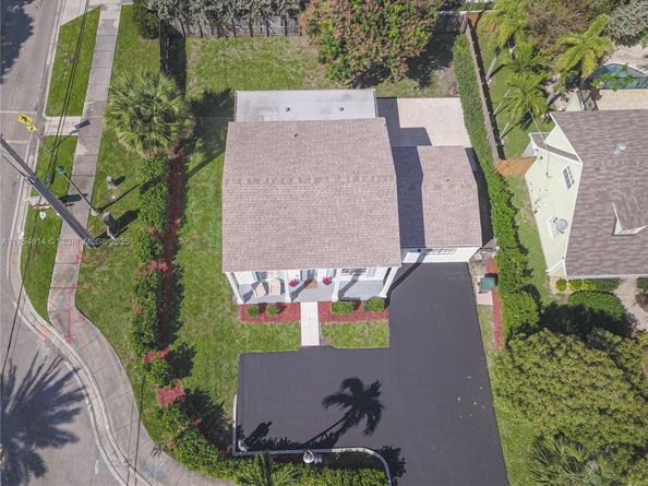3821 NE 16th Ave, Oakland Park FL 33334