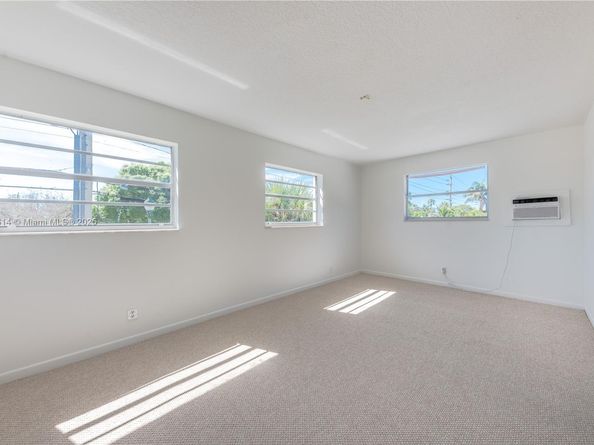 3821 NE 16th Ave, Oakland Park FL 33334