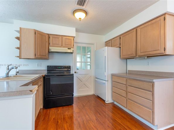 3821 NE 16th Ave, Oakland Park FL 33334