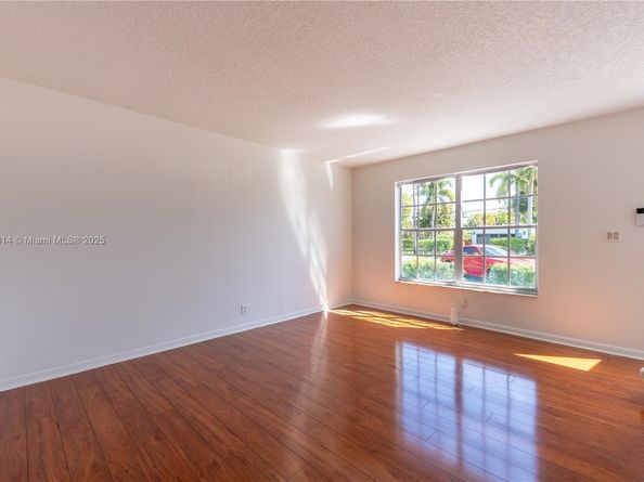 3821 NE 16th Ave, Oakland Park FL 33334