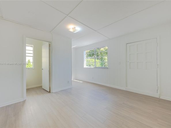 3821 NE 16th Ave, Oakland Park FL 33334