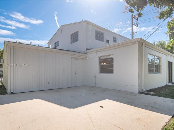 3821 NE 16th Ave, Oakland Park FL 33334
