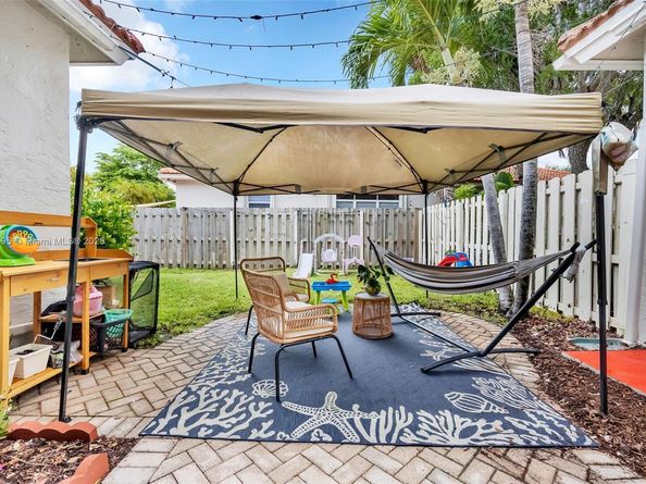 13174 NW 9th Ct, Pembroke Pines FL 33028