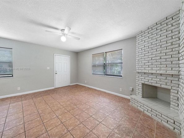 6359 SW 1st St, Margate FL 33068