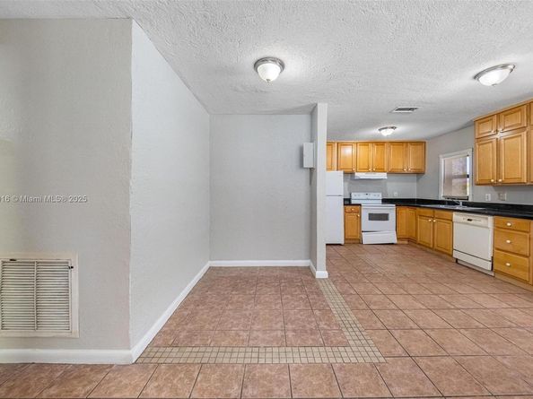 6359 SW 1st St, Margate FL 33068