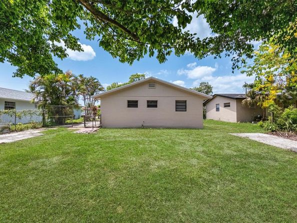 6359 SW 1st St, Margate FL 33068