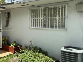 1924 NW 35th St, Miami FL 33142