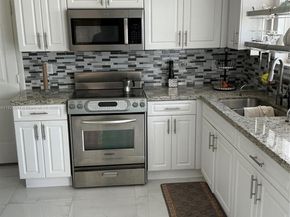 1924 NW 35th St, Miami FL 33142