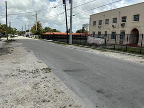 1924 NW 35th St, Miami FL 33142