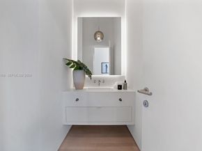 33 E Dilido Dr, Miami Beach FL 33139