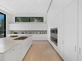 33 E Dilido Dr, Miami Beach FL 33139