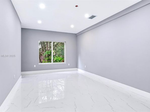 6884 NW 30th Ave, Fort Lauderdale FL 33309