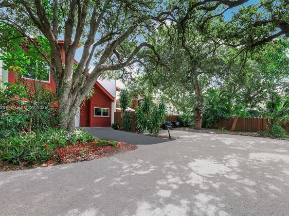 6884 NW 30th Ave, Fort Lauderdale FL 33309