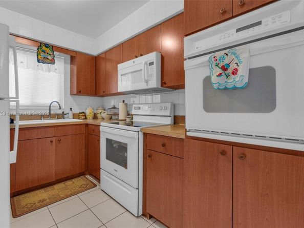 371 NE 42nd Ct, Oakland Park FL 33334