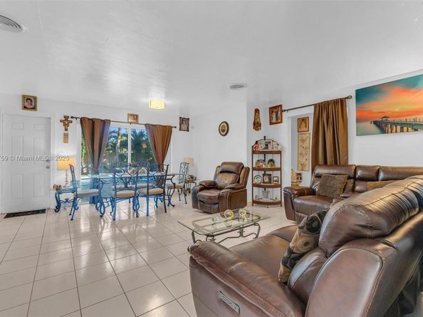 371 NE 42nd Ct, Oakland Park FL 33334