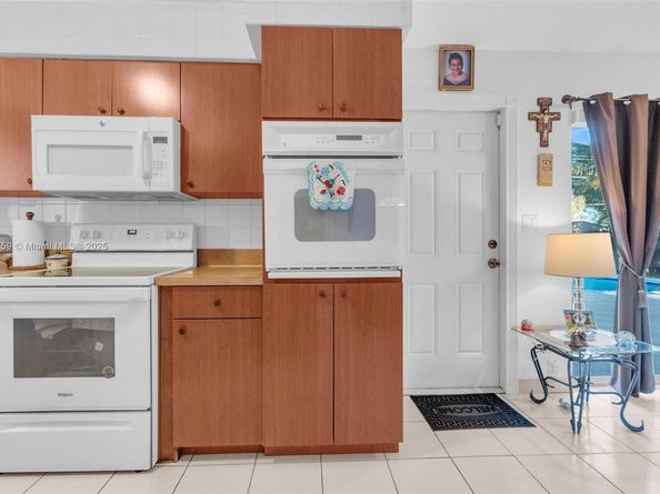 371 NE 42nd Ct, Oakland Park FL 33334