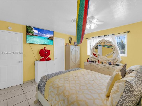 371 NE 42nd Ct, Oakland Park FL 33334