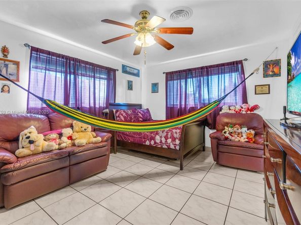 371 NE 42nd Ct, Oakland Park FL 33334