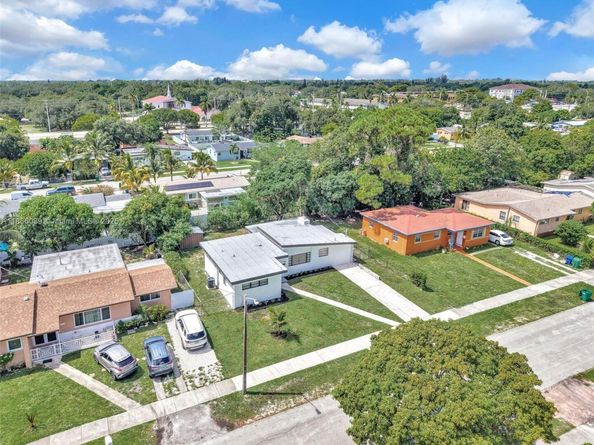 1918 NW 185th St, Miami Gardens FL 33056
