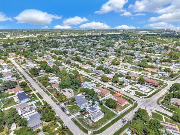 1918 NW 185th St, Miami Gardens FL 33056