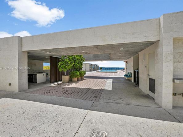 3581 E Glencoe St 207, Miami FL 33133