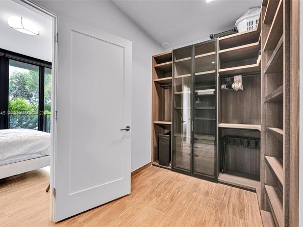 3581 E Glencoe St 207, Miami FL 33133