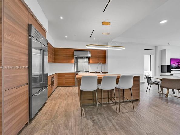 3581 E Glencoe St 207, Miami FL 33133