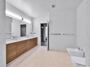 3581 E Glencoe St 207, Miami FL 33133