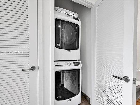 3581 E Glencoe St 207, Miami FL 33133