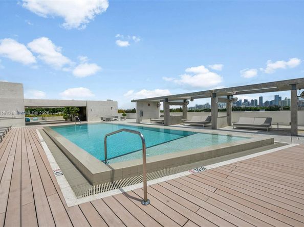 3581 E Glencoe St 207, Miami FL 33133