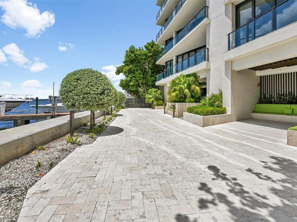 3581 E Glencoe St 207, Miami FL 33133