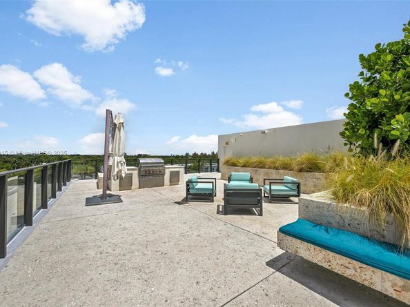 3581 E Glencoe St 207, Miami FL 33133