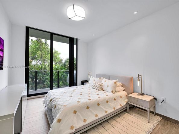 3581 E Glencoe St 207, Miami FL 33133