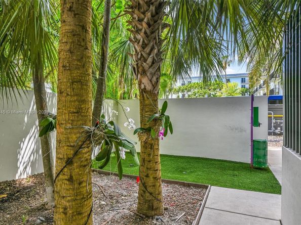 3581 E Glencoe St 207, Miami FL 33133