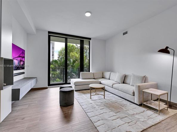 3581 E Glencoe St 207, Miami FL 33133