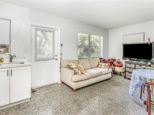 2535 Lincoln St, Hollywood FL 33020