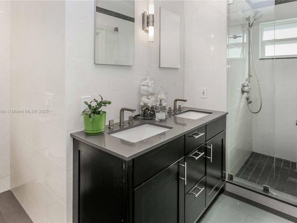 2535 Lincoln St, Hollywood FL 33020